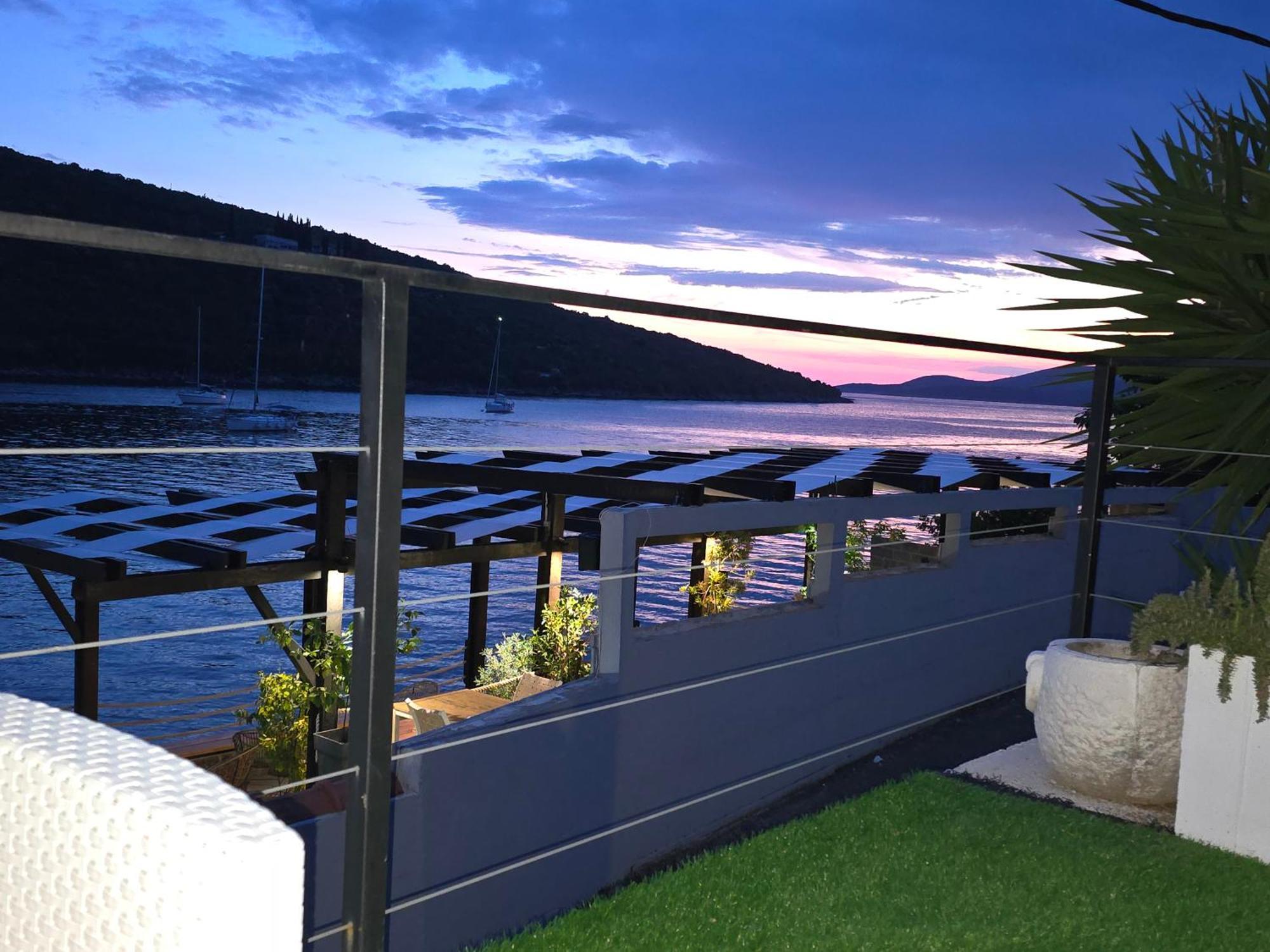 Waterfront Townhouse Sunset View With Garage Apartment Bigova Exterior photo